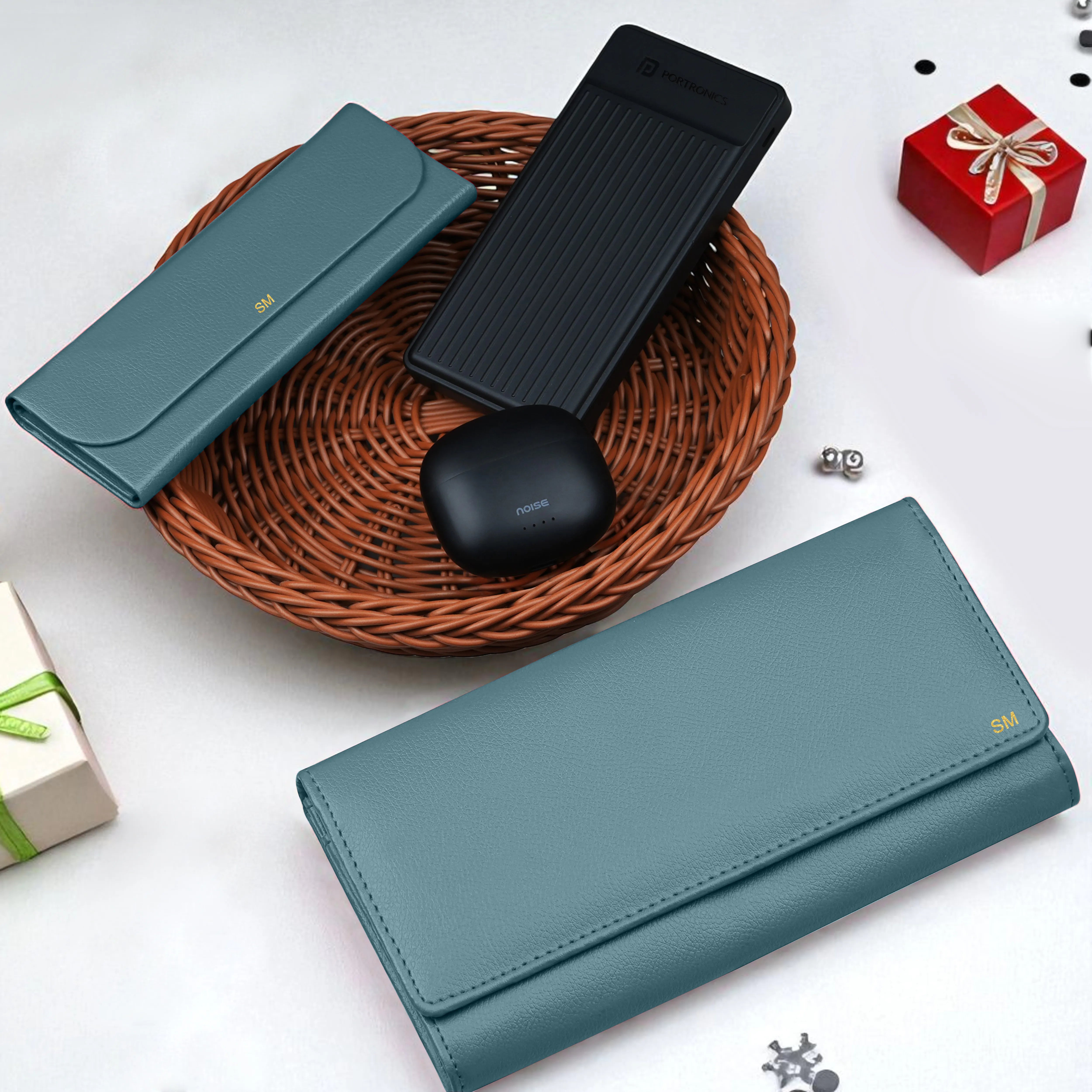 Clutch Power Bank Earbuds & Eyewear Case Gift Hamper