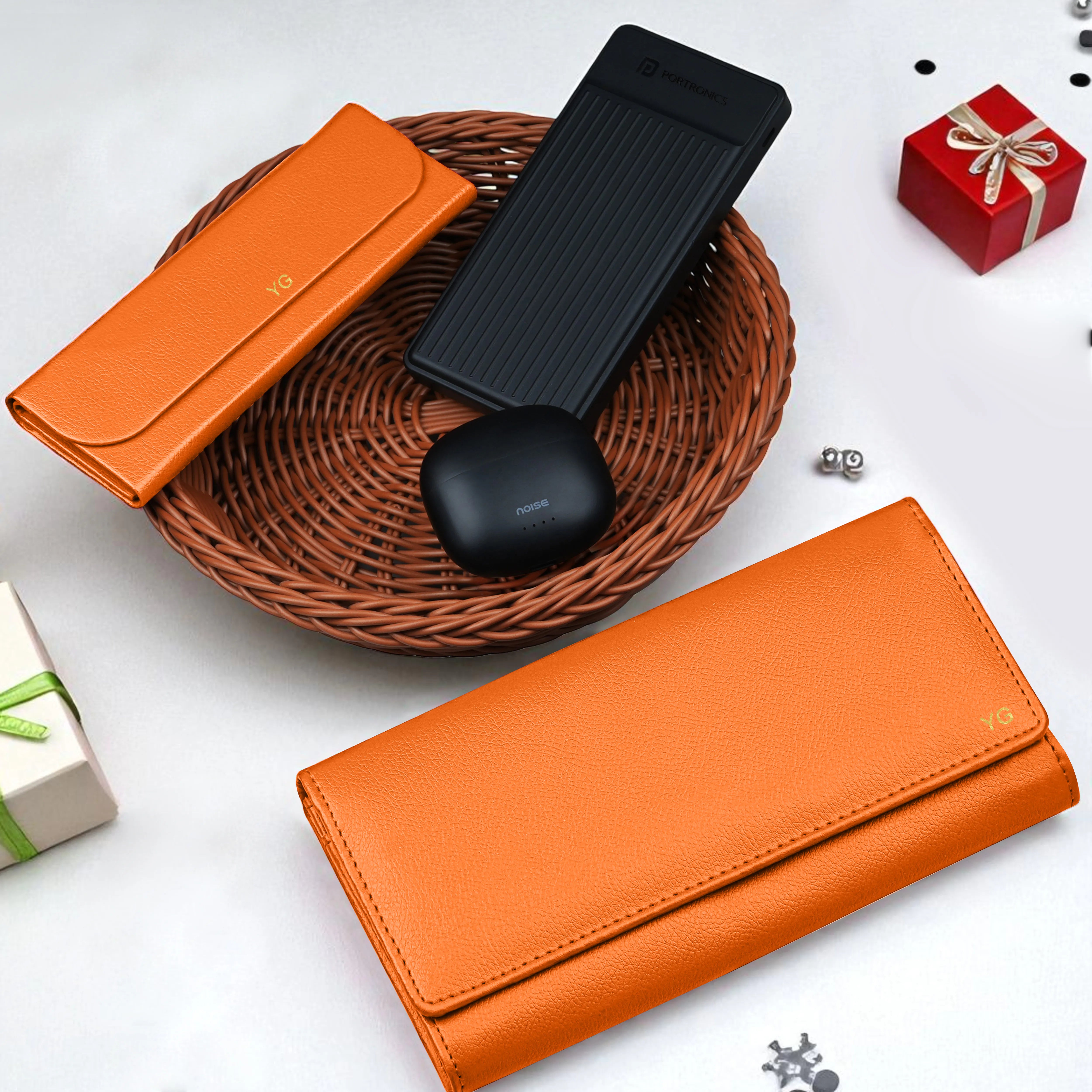 Clutch Power Bank Earbuds & Eyewear Case Gift Hamper